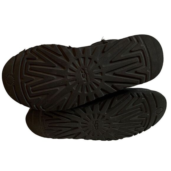 Women's UGG black Classic Short boots - Picture 5 of 9